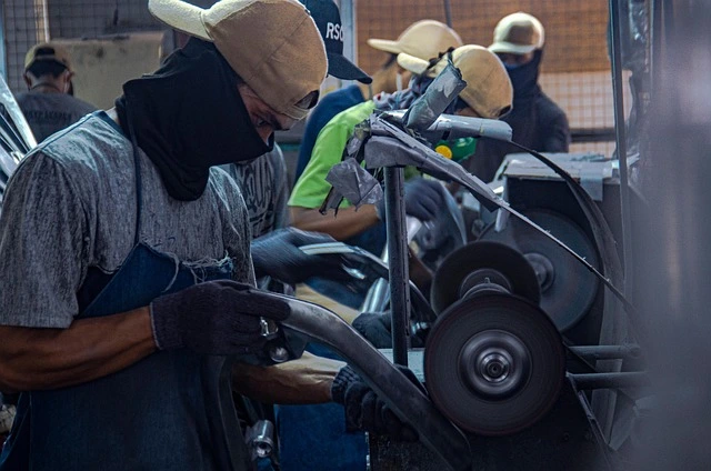 PELATIHAN HUBUNGAN INDUSTRIAL DAN PERBURUHAN