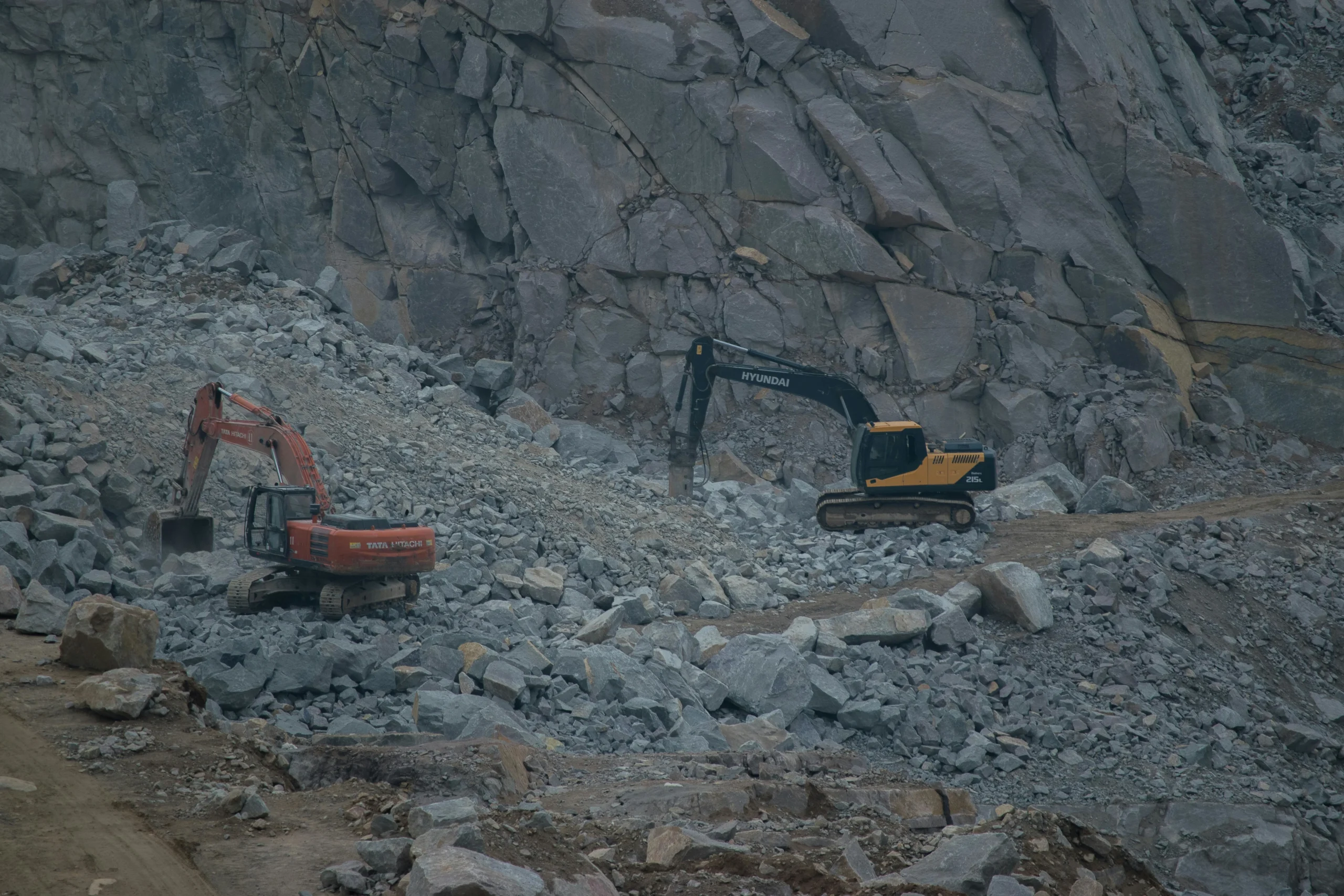 PELATIHAN TEKNIK PENAMBANGAN QUARRY BATUAN ANDESIT