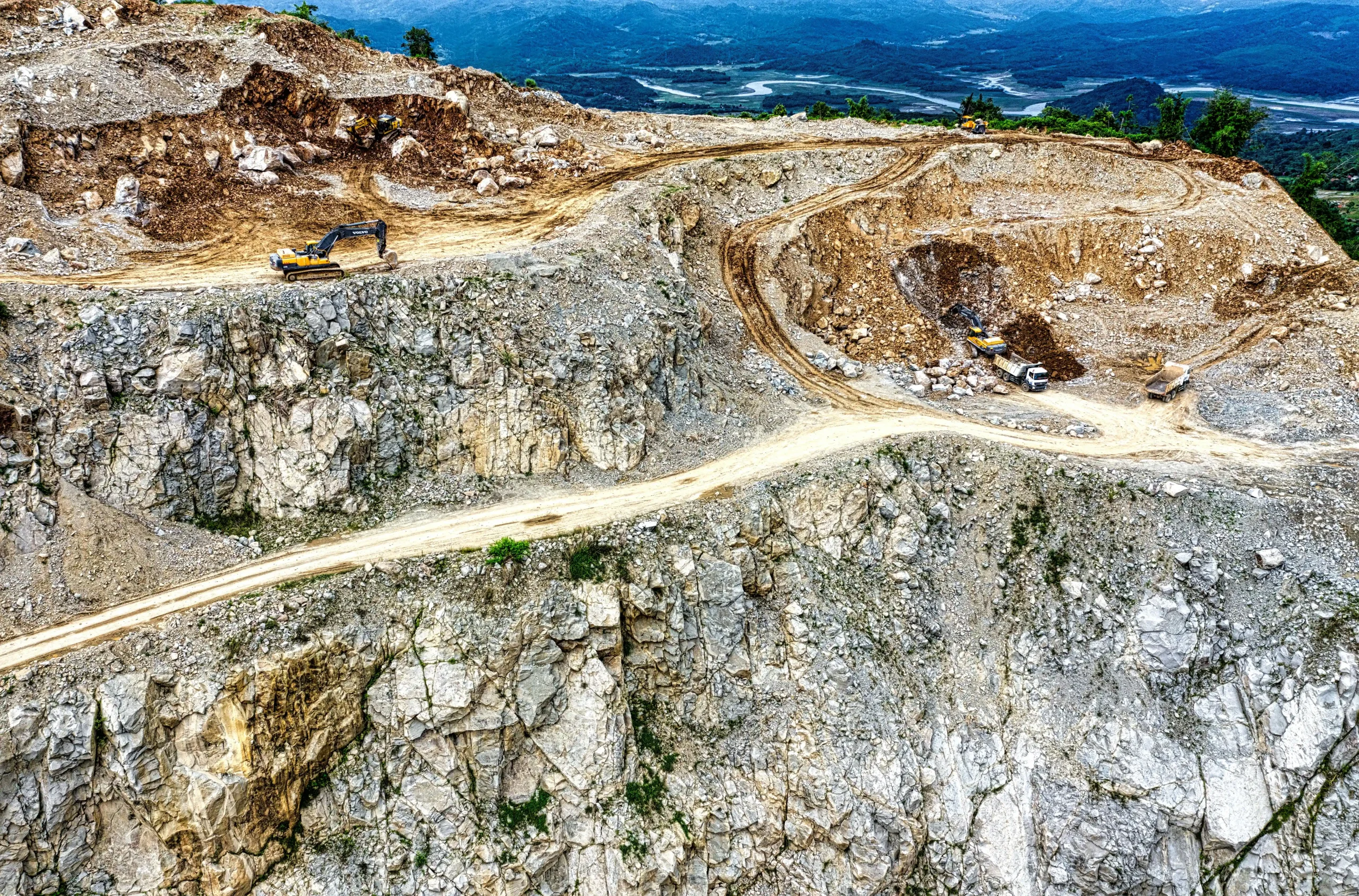 PELATIHAN TEKNIK PEMASANGAN GEOTEKSTIL PADA LERENG