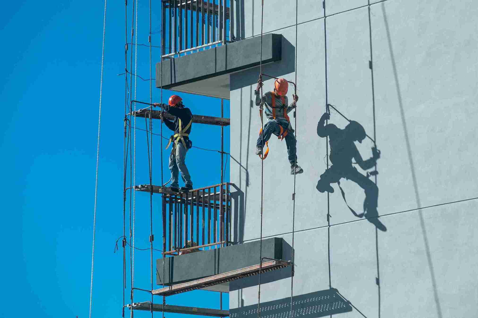 PELATIHAN WORKING AT HEIGHT UNTUK INDUSTRI PERTAMBANGAN